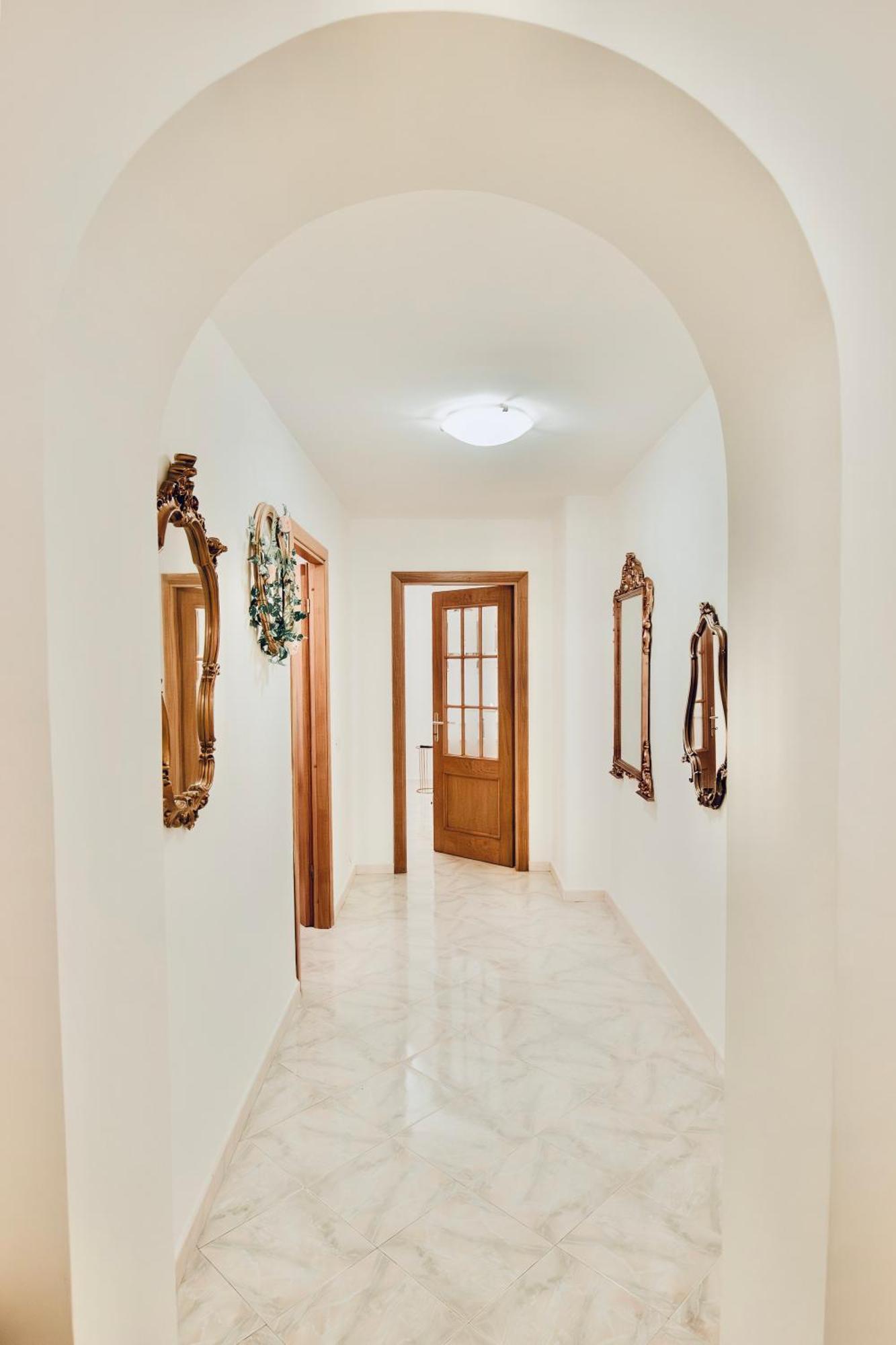 Golden Luxury - San Giovanni - 10 Min To Basilica Of San Giovanni - 25 Min To Colosseum Appartamento Roma